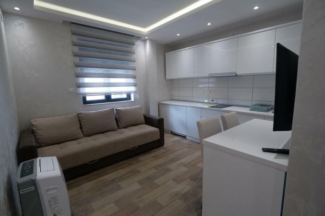 Dubai Apartmani โนวีปาซาร์ ภายนอก รูปภาพ