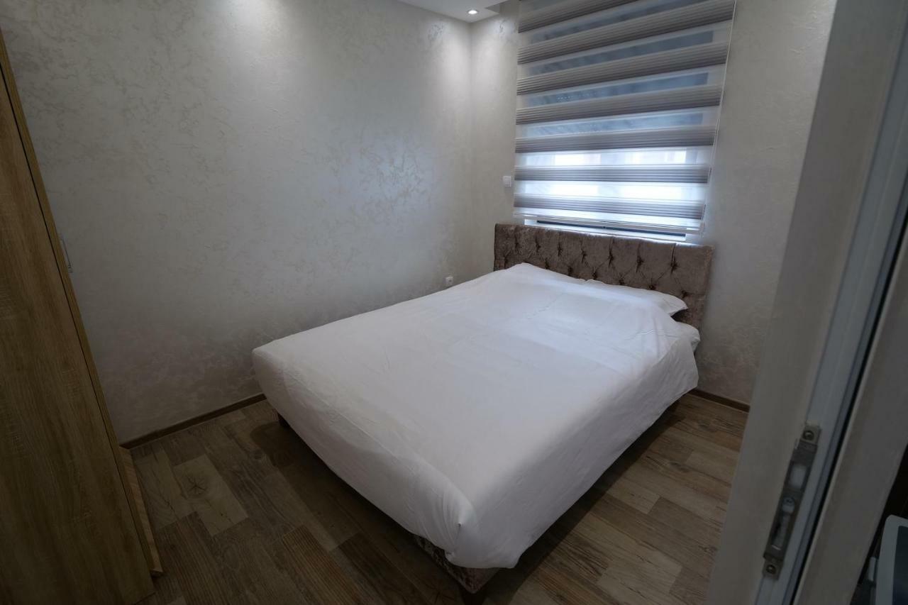 Dubai Apartmani โนวีปาซาร์ ภายนอก รูปภาพ